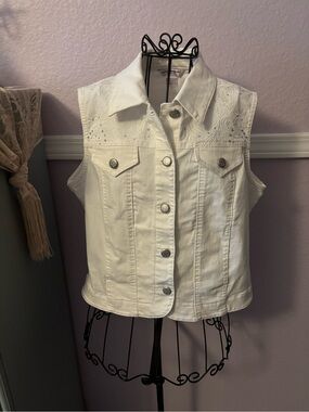 Women’s White Embroidered Denim Vest With Rhinestones Size Large
